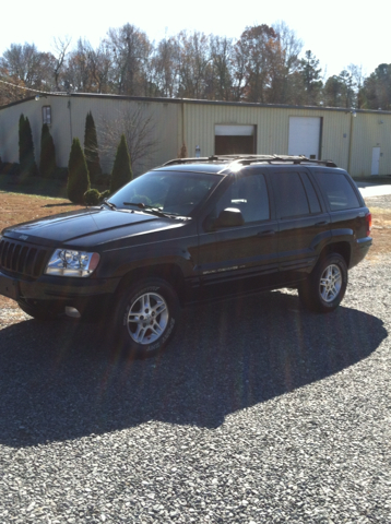 Jeep Grand Cherokee 2000 photo 1