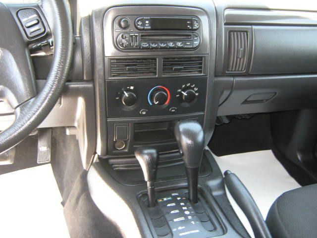 Jeep Grand Cherokee 2004 photo 3