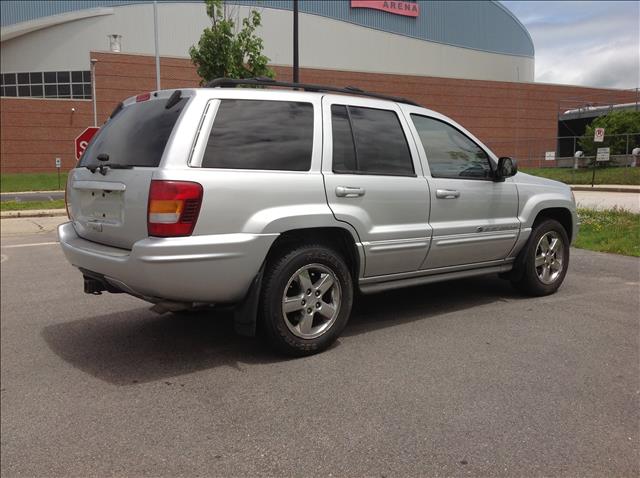 Jeep Grand Cherokee 2.4i Sedan SUV