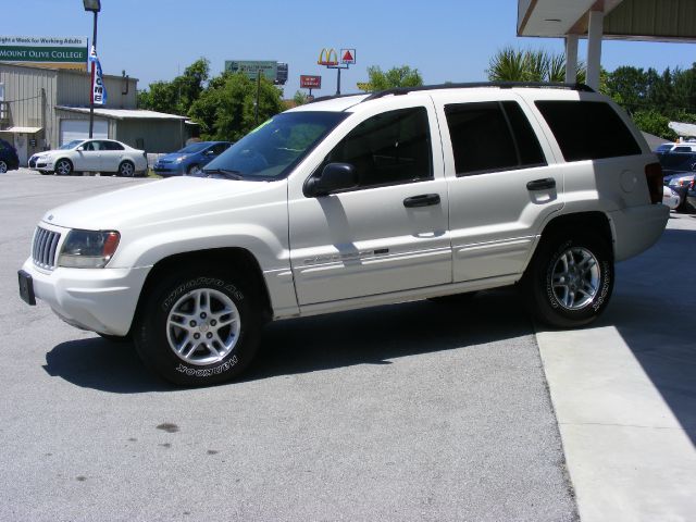 Jeep Grand Cherokee 2004 photo 2