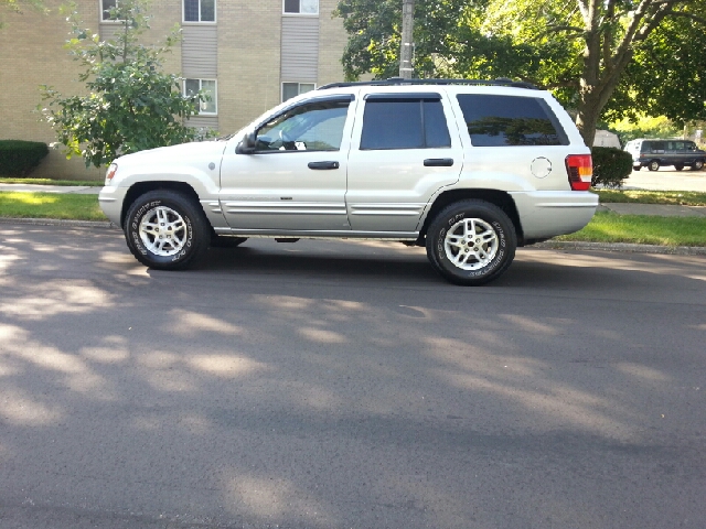 Jeep Grand Cherokee 2004 photo 1