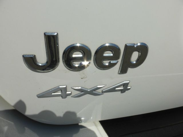 Jeep Grand Cherokee 2004 photo 40