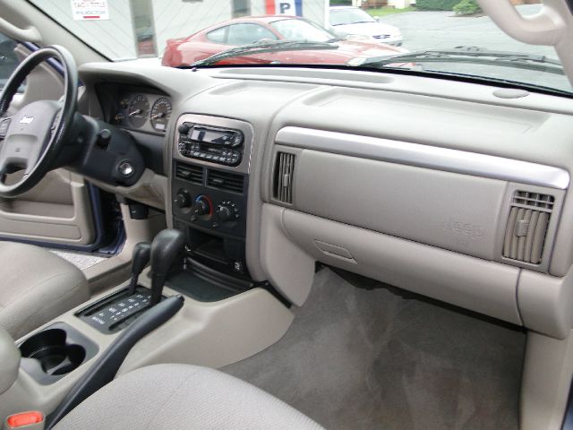 Jeep Grand Cherokee 2004 photo 2