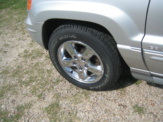 Jeep Grand Cherokee 2004 Chevrolet Z06 SUV