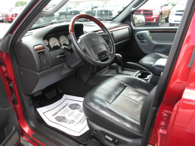 Jeep Grand Cherokee 2.4i Sedan SUV