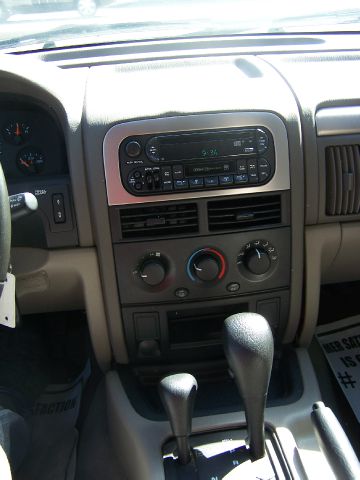 Jeep Grand Cherokee 2004 photo 2