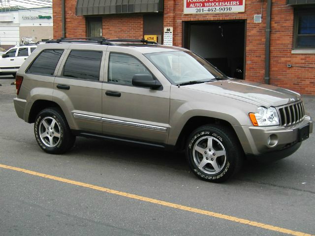 Jeep Grand Cherokee 2005 photo 2