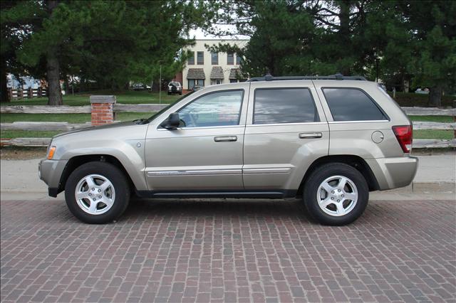 Jeep Grand Cherokee SLT 25 Sport Utility