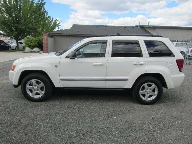 Jeep Grand Cherokee Super SUV