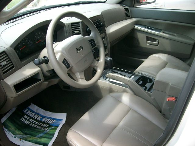 Jeep Grand Cherokee 2005 photo 8