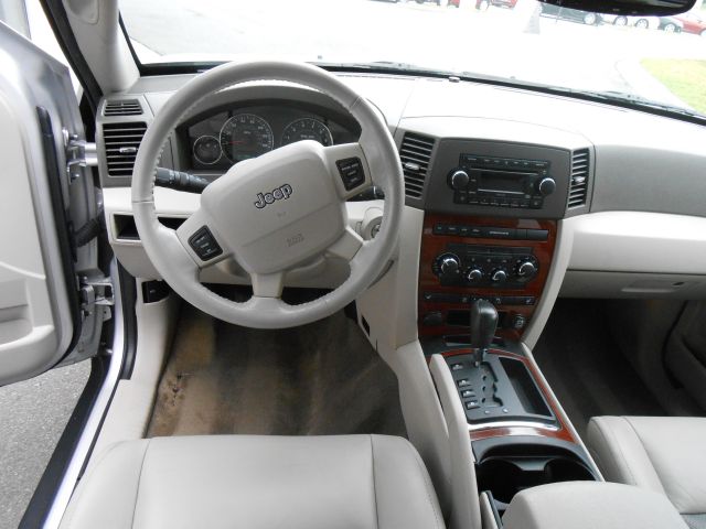 Jeep Grand Cherokee 2005 photo 12