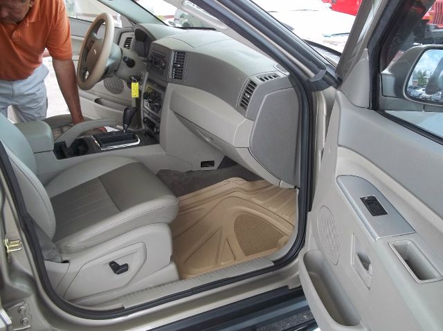 Jeep Grand Cherokee 2005 photo 2