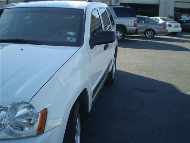 Jeep Grand Cherokee 2005 photo 2