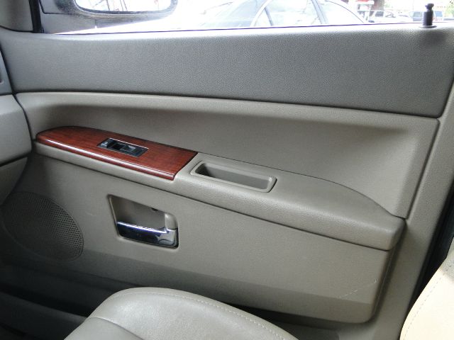 Jeep Grand Cherokee 2005 photo 22