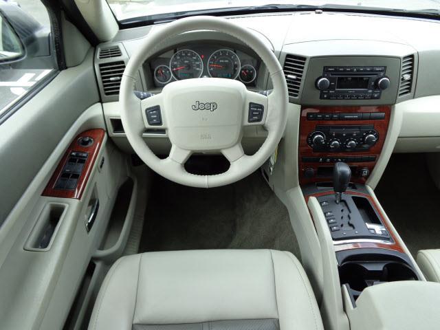 Jeep Grand Cherokee 2005 photo 2