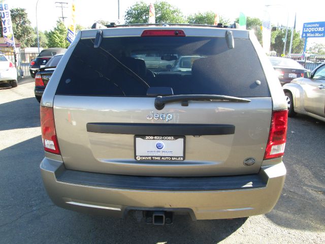 Jeep Grand Cherokee 2005 photo 2