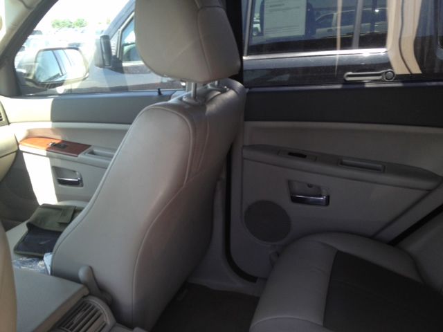 Jeep Grand Cherokee 2005 photo 2