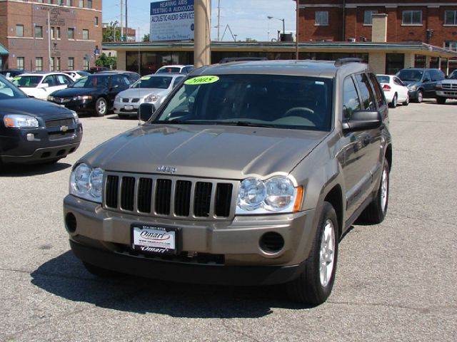 Jeep Grand Cherokee 2005 photo 2