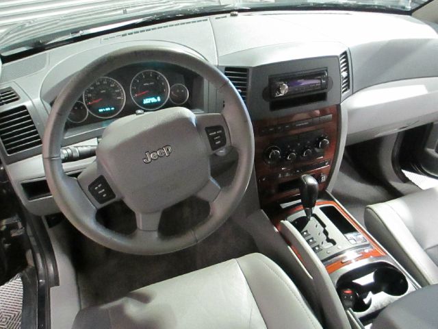 Jeep Grand Cherokee 2005 photo 4