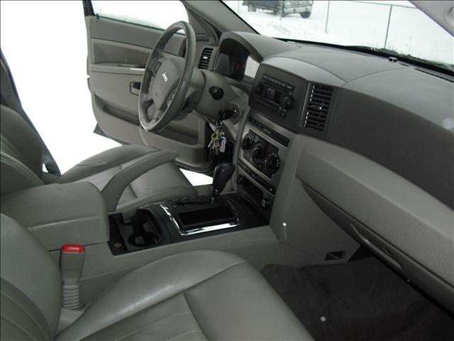 Jeep Grand Cherokee 2005 photo 2