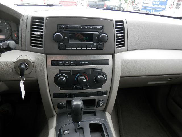 Jeep Grand Cherokee 2005 photo 11