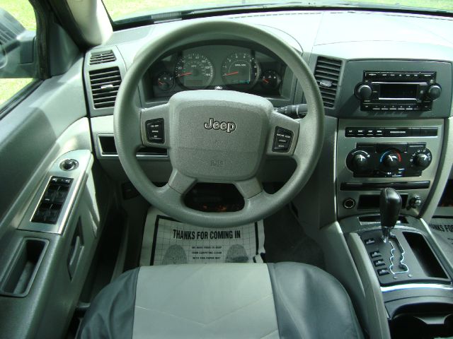 Jeep Grand Cherokee 2005 photo 2