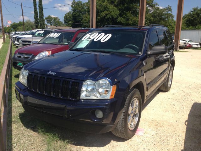 Jeep Grand Cherokee 2005 photo 2