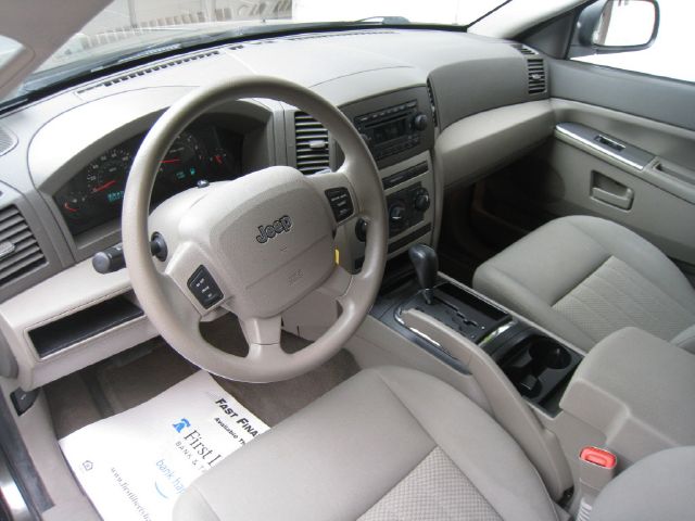 Jeep Grand Cherokee 2005 photo 23