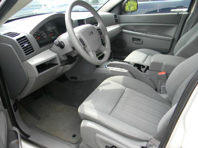 Jeep Grand Cherokee 2005 photo 2