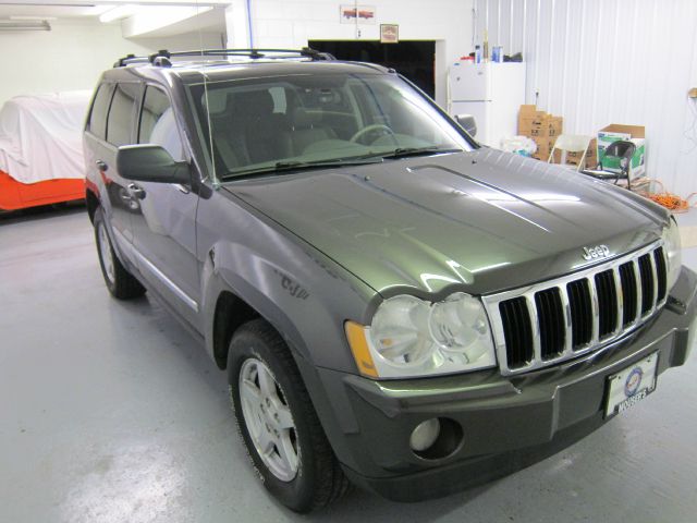 Jeep Grand Cherokee 2005 photo 2