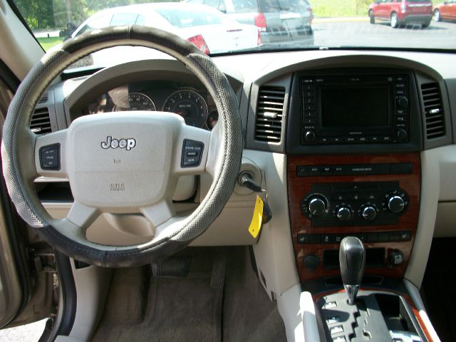 Jeep Grand Cherokee 2005 photo 4