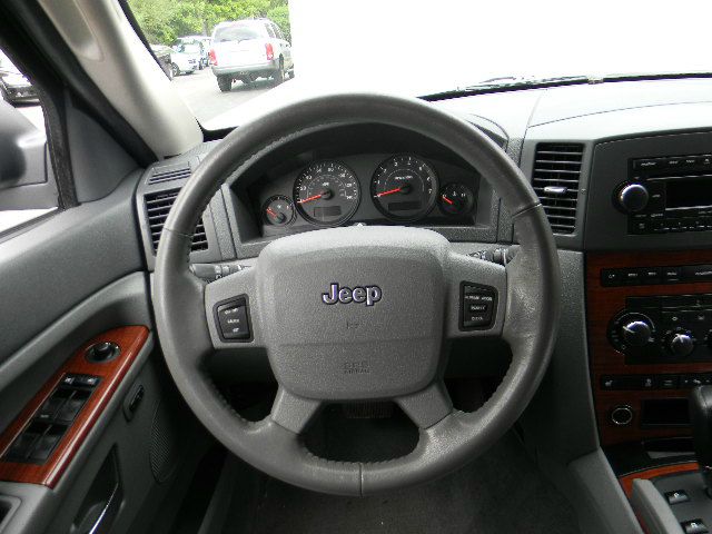 Jeep Grand Cherokee 2005 photo 36