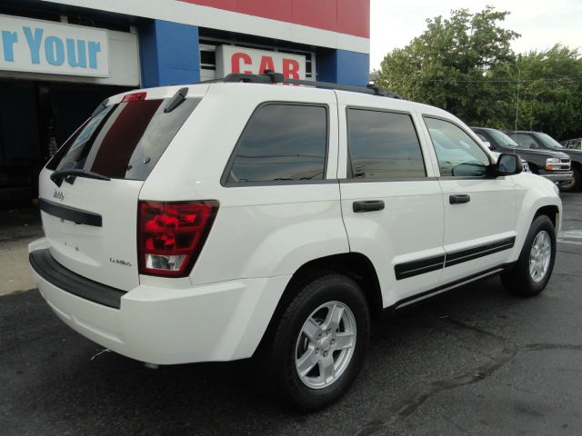 Jeep Grand Cherokee 2005 photo 2