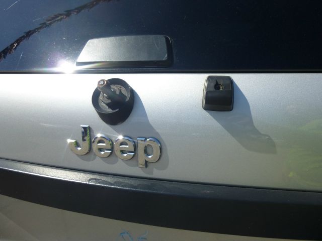 Jeep Grand Cherokee 2005 photo 4