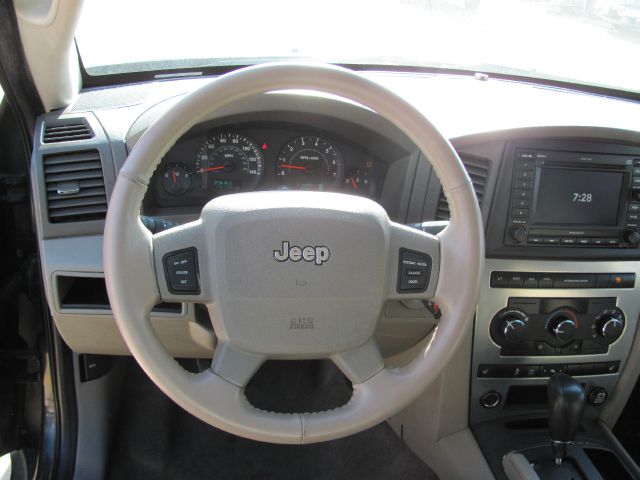 Jeep Grand Cherokee 2005 photo 11