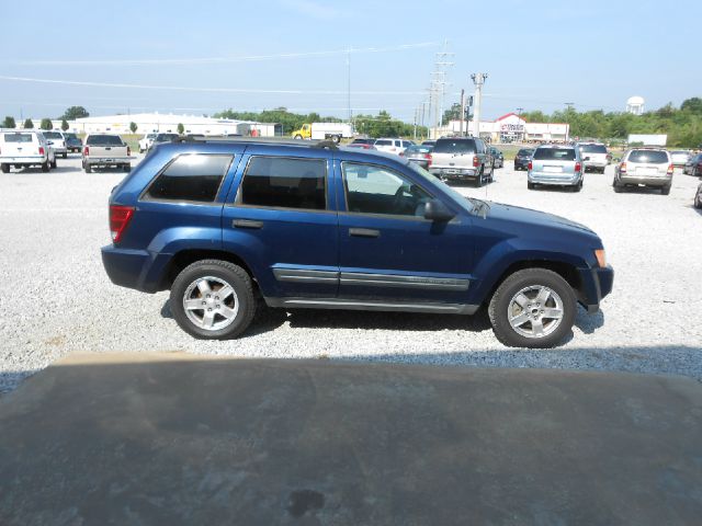 Jeep Grand Cherokee 2005 photo 2