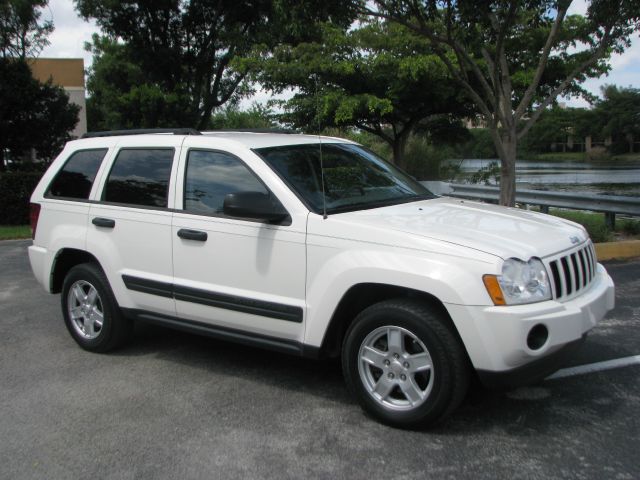 Jeep Grand Cherokee 2005 photo 2