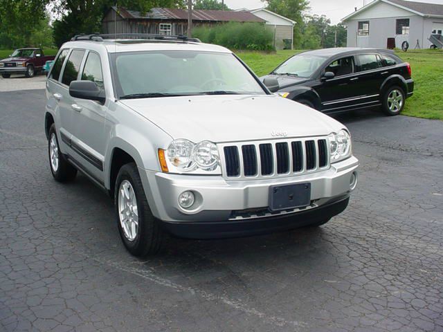 Jeep Grand Cherokee LS SUV