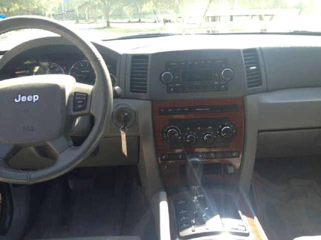 Jeep Grand Cherokee 2006 photo 2