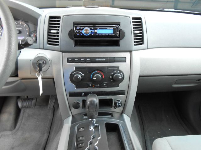 Jeep Grand Cherokee 2006 photo 2