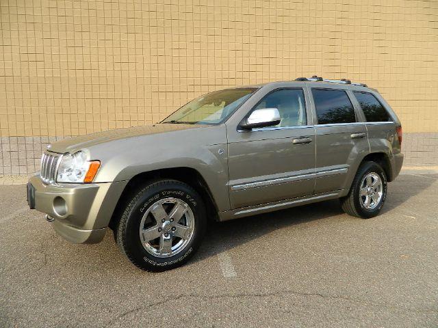 Jeep Grand Cherokee 2.4i Sedan SUV