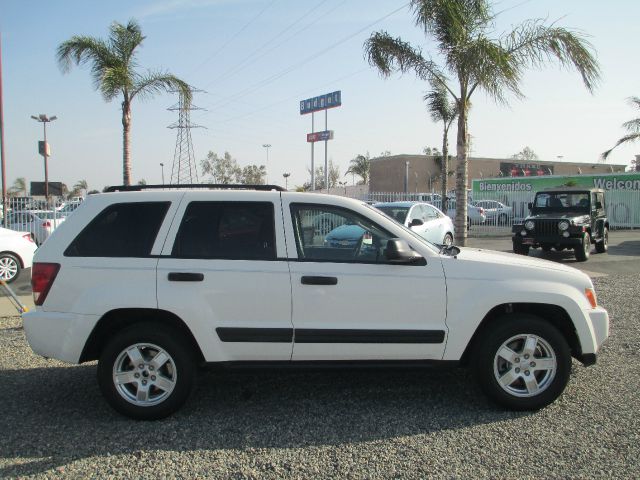 Jeep Grand Cherokee LOW Miles NICE 4door Sedan SUV