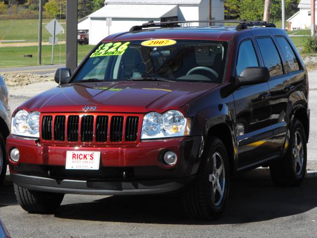 Jeep Grand Cherokee C3500 Silverado Sport Utility