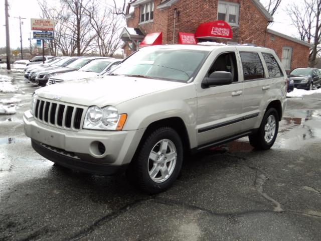 Jeep Grand Cherokee SE 3.5liter Fully-loaded Sport Utility