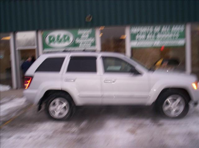 Jeep Grand Cherokee Limited 6.8L 4WD Sport Utility