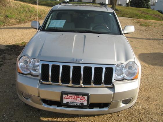 Jeep Grand Cherokee 2.4i Sedan SUV