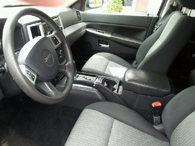 Jeep Grand Cherokee 2010 photo 2