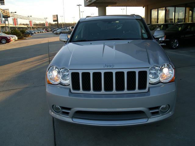 Jeep Grand Cherokee 2010 photo 1