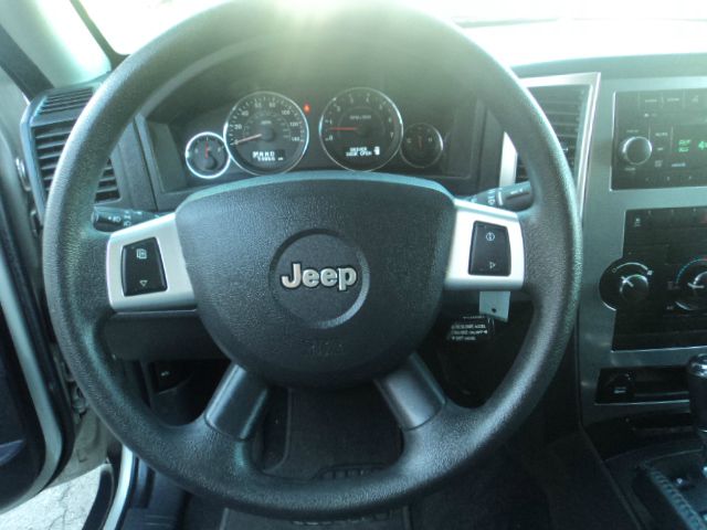 Jeep Grand Cherokee 2010 photo 22