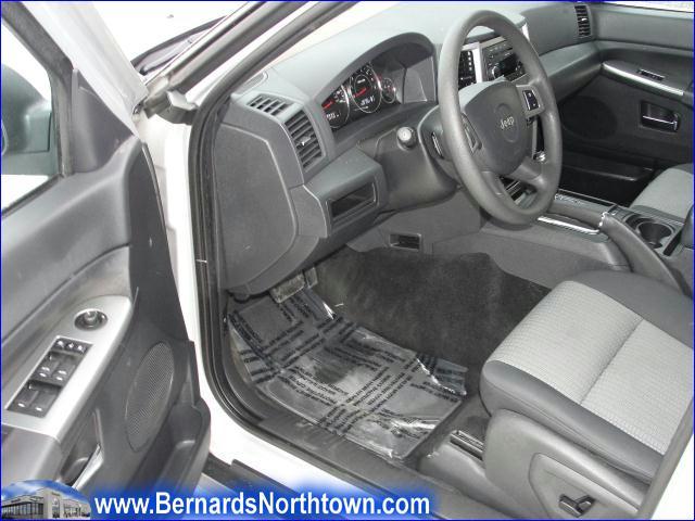 Jeep Grand Cherokee 2010 photo 4